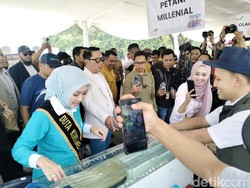 Wajah Ceria Ridwan Kamil dan Atalia saat Berkeliling di WJF 2023
