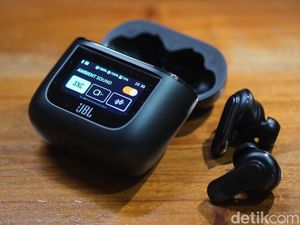 Review JBL Tour Pro 2, TWS Kok Punya Layar?