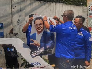 Kader Demokrat Bandung Gunting Baliho Anies Baswedan