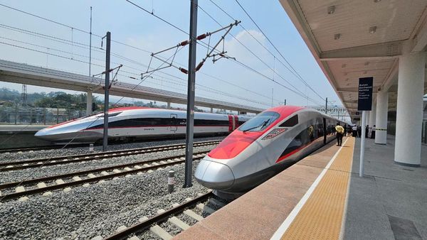 Penampakan Kereta Cepat Jakarta-Bandung dan Isi di Dalamnya