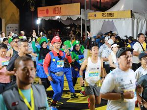 Mario Bross-Spiderman Curi Perhatian di Maybank Marathon 2023 Bali