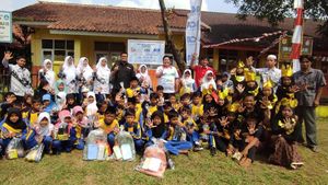 Momen Anak-anak Sekolah Belajar Literasi Keuangan