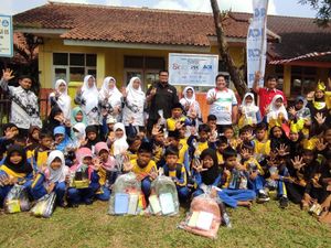 Momen Anak-anak Sekolah Belajar Literasi Keuangan
