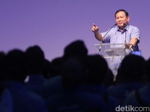 Prabowo Kasih Pantun: Dapat Teman Baru Jangan Lupakan yang Lama Prabowo Kasih Pantun: Dapat Teman Baru Jangan Lupakan yang Lama