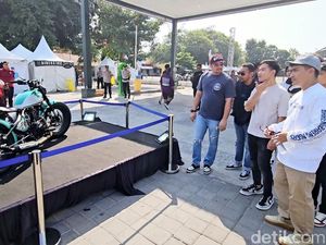 2 Motor Custom Jokowi Mejeng di Ajang Burnout 2023 Puro Mangkunegaran 2 Motor Custom Jokowi Mejeng di Ajang Burnout 2023 Puro Mangkunegaran