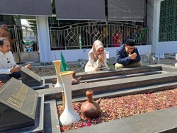 Cak Imin Minta Restu Ibunda di Jombang Jelang Deklarasi Duet dengan Anies