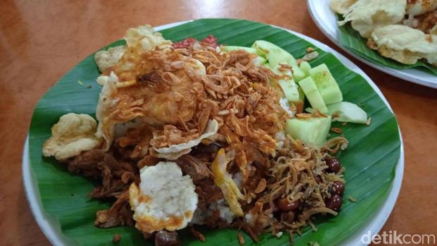 Nyam! Nasi Gemuk Jambi Pakai Topping Lauk Komplet Ada di Tempat Ini