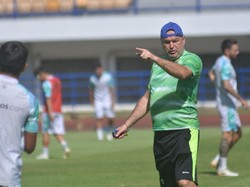 Bojan Hodak Mulai Berburu Pemain