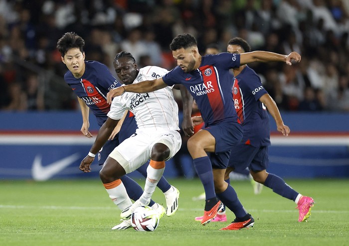 Soccer Football - France - Ligue 1 - Paris St Germain v RC Lens - Parc des Princes, Paris, France - August 26, 2023 Paris St Germain's Marco Asensio celebrates scoring their first goal with Paris St Germain's Kylian Mbappe REUTERS/Benoit Tessier