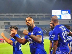 Carlos Fortes Bawa PSIS Unggul 1-0 Atas Bali United di Babak Pertama Carlos Fortes Bawa PSIS Unggul 1-0 Atas Bali United di Babak Pertama