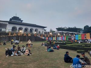 Senja Estetik di Gedung Sate, Tempat Muda-mudi Santai Dengar Musik