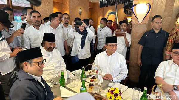 Perbincangan Penuh Senyum Sebelum Deklarasi Anies-Cak Imin