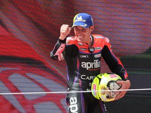 Aleix Espargaro Juara MotoGP Catalunya: Kemenangan Ini untuk Bagnaia Aleix Espargaro Juara MotoGP Catalunya: Kemenangan Ini untuk Bagnaia
