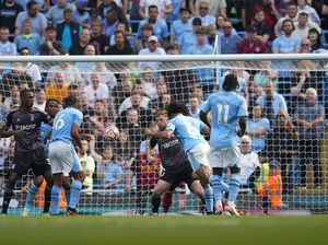 Mantan Wasit Liga Inggris: Gol Ake ke Gawang Fulham Tidak Sah