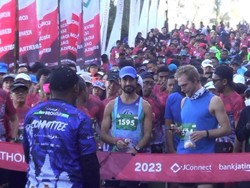 Arumi Bachsin dan Ribuan Pelari Ikut Bromo Marathon 2023