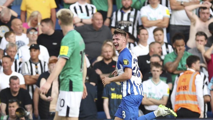 Brighton and Hove Albions Evan Ferguson celebrates scoring during the Englsih Premier League soccer match between Brighton and Hove Albion and Newcastle United at the AMEX, Brighton and Hove, England, Saturday Sept. 2, 2023. (Steven Paston/PA via AP)