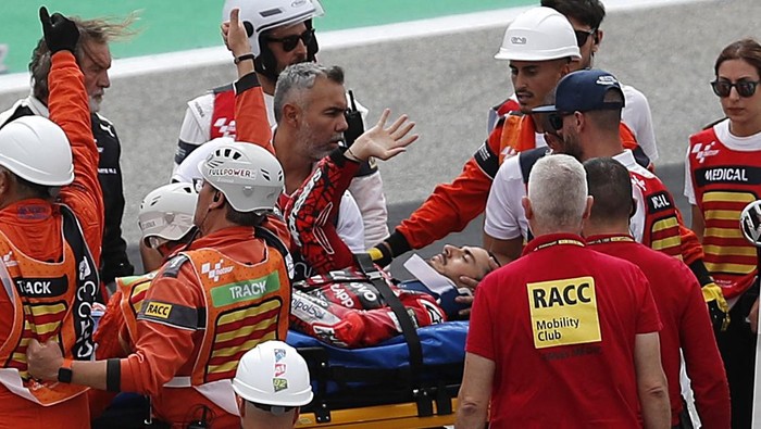 Francesco Bagnaia mengalami kecelakaan hebat di awal putaran pertama MotoGP Catalunya 2023. (Foto: REUTERS/BRUNA CASAS) Francesco Bagnaia mengalami kecelakaan hebat di awal putaran pertama MotoGP Catalunya 2023. (Foto: REUTERS/BRUNA CASAS)