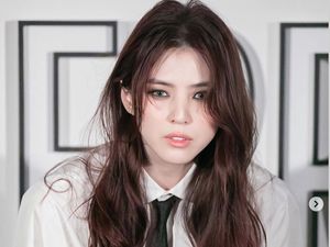 7 Potret Tomboy Ala Han So Hee yang Tetap Cantik di Acara DIOR