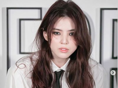 7 Potret Tomboy Ala Han So Hee yang Tetap Cantik di Acara DIOR