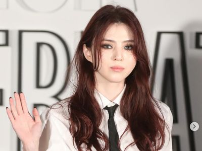 7 Gaya Tomboy Han So Hee di Acara DIOR Disebut Cantik Sekaligus Ganteng