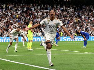 Hey Jude! Bagaimana Rasanya Cetak Gol Perdana di Kandang Real Madrid?