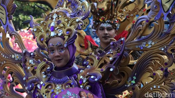 Kemeriahan Parade Karnaval West Java Festival 2023
