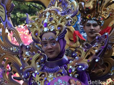 Kemeriahan Parade Karnaval West Java Festival 2023