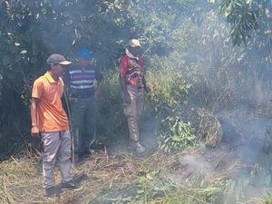 Lahan Gambut Dekat Barak Dalmas Terbakar, Kapolda Bengkulu Turun Tangan