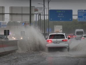 Cuaca Buruk, Atletico Madrid Vs Sevilla Ditunda Cuaca Buruk, Atletico Madrid Vs Sevilla Ditunda