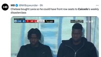 Romeo Lavia, pemain baru Chelsea, belum dimainkan sama sekali. Kerjaannya nontonin Chelsea kalah dan main buruk aja, ya? (Foto: Twitter @MrBoywunder)