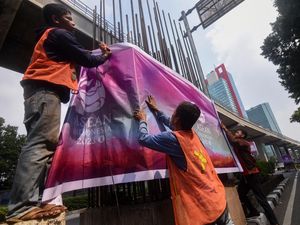 100 Tiang Monorel di Jl Rasuna Said Ditutup Spanduk KTT ASEAN