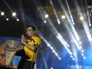 Laporan Kinerja, Air Mata, hingga Salam Perpisahan Ridwan Kamil