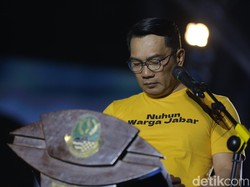 Air Mata hingga Salam Perpisahan Ridwan Kamil ke Warga Jabar