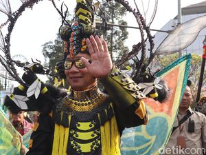 Ridwan Kamil Pakai Kostum Capung di Karnaval West Java Festival 2023 Ridwan Kamil Pakai Kostum Capung di Karnaval West Java Festival 2023
