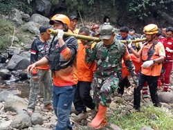 18 Jam Pencarian, Remaja Tenggelam di Curug Cigamea Bogor Ditemukan Tewas