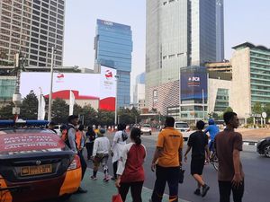 Warga Masih Berolahraga di Kawasan Bundaran HI Meski CFD Ditiadakan Hari Ini
