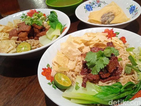 Gurih Sedap! Bakmi Brisket dan Char Siu Vegan di Restoran Sherina Munaf