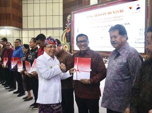 Bupati Tabanan Terima Dokumen Haluan Pembangunan Bali 100 Tahun