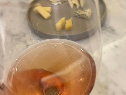 Keju Artisan dari Jogja Bertemu dengan Wine Asal Bali, Begini Hasilnya