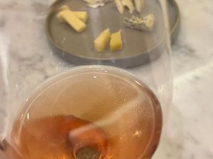 Keju Artisan dari Jogja Bertemu dengan Wine Asal Bali, Begini Hasilnya Keju Artisan dari Jogja Bertemu dengan Wine Asal Bali, Begini Hasilnya