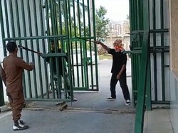 2 Pria Ancam Massa Demo Pakai Parang Depan Kantor Kejati Sultra Ditangkap
