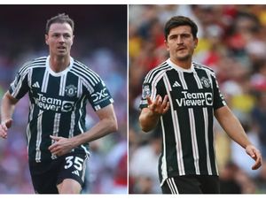 Arsenal Kalahkan MU, Duet Evans dan Maguire di Luar Nurul