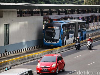 Halte Karet Kembali Layani Penumpang TransJakarta