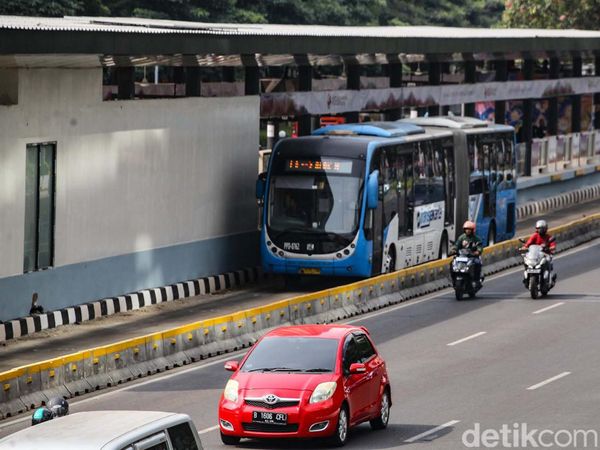 Halte Karet Kembali Layani Penumpang TransJakarta