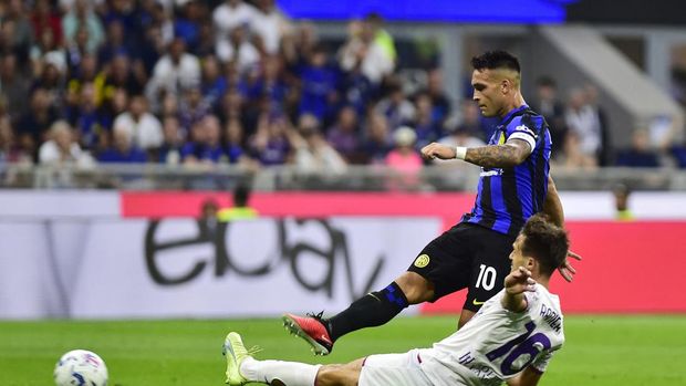 Soccer Football - Serie A - Inter Milan v Fiorentina - San Siro, Milan, Italy - September 3, 2023 Inter Milan's Lautaro Martinez scores their second goal REUTERS/Massimo Pinca