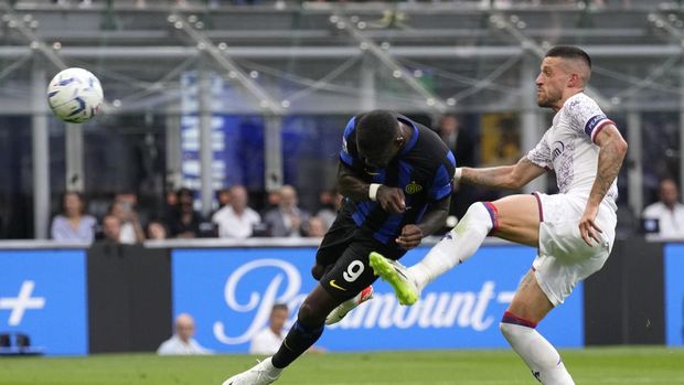 Inter Milan's Marcus Thuram scores his sides first goal during the Serie A soccer match between Inter Milan and Fiorentina at the San Siro Stadium, in Milan, Italy, Sunday, Sept. 3, 2023. (AP Photo/Antonio Calanni)