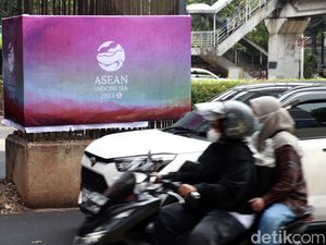 Polri Berlakukan Rekayasa Lalu Lintas di Jalur Delegasi KTT ASEAN Polri Berlakukan Rekayasa Lalu Lintas di Jalur Delegasi KTT ASEAN