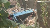 Penampakan Jembatan di Lamongan Ambrol Saat Dilewati Truk Muat Beton