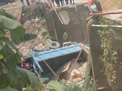 Penampakan Jembatan di Lamongan Ambrol Saat Dilewati Truk Muat Beton