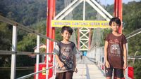 Telan Rp 13 M, Jembatan Gantung di Kalbar Rampung Seberangi Kapuas